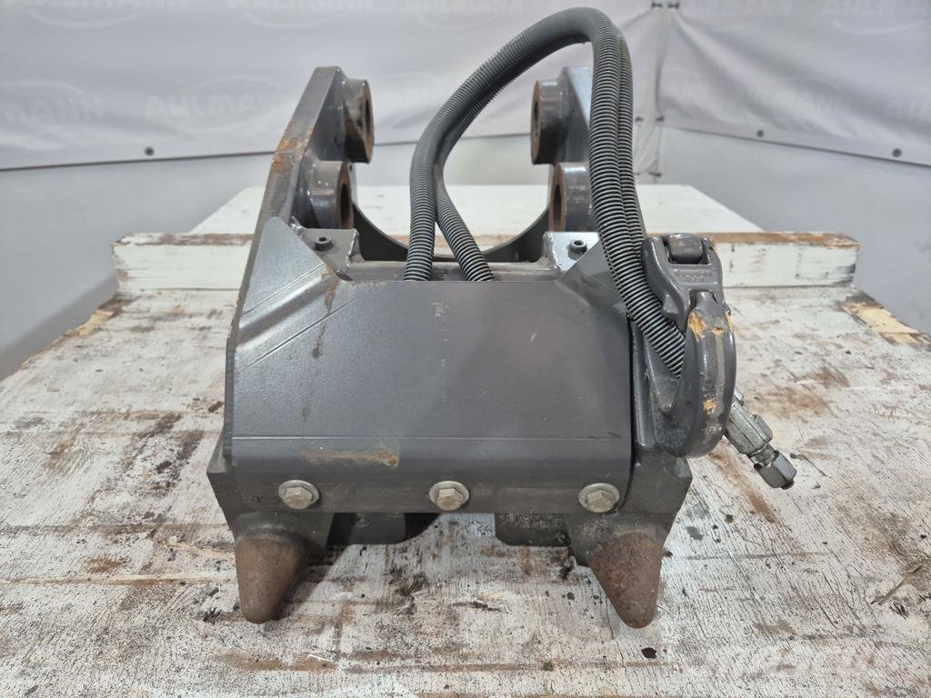 Mecalac 6/8MCR Active Lock Rychlospojky