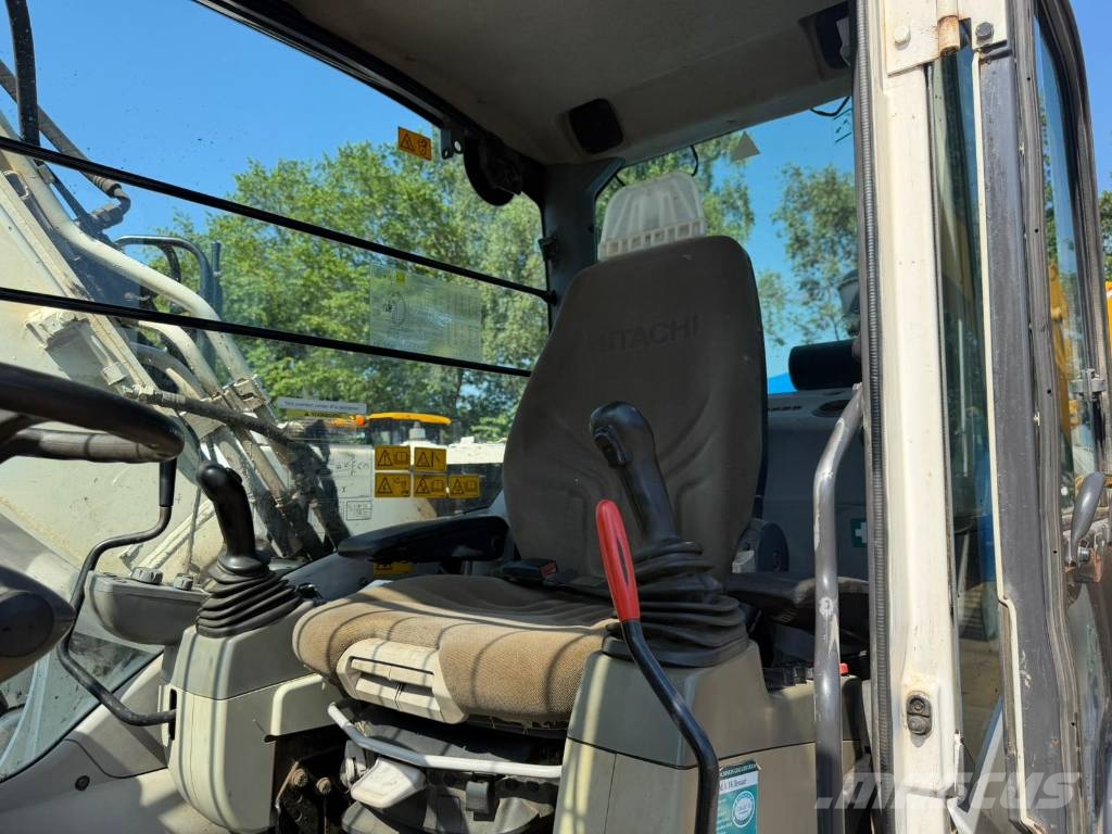 Hitachi ZX220 W-5 outriggers Pelle sur pneus