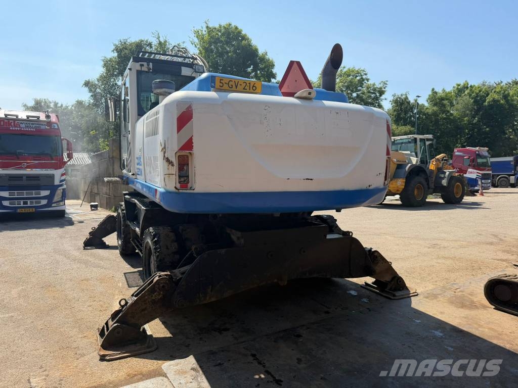 Hitachi ZX220 W-5 outriggers Pelle sur pneus