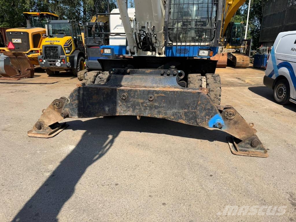 Hitachi ZX220 W-5 outriggers Pelle sur pneus