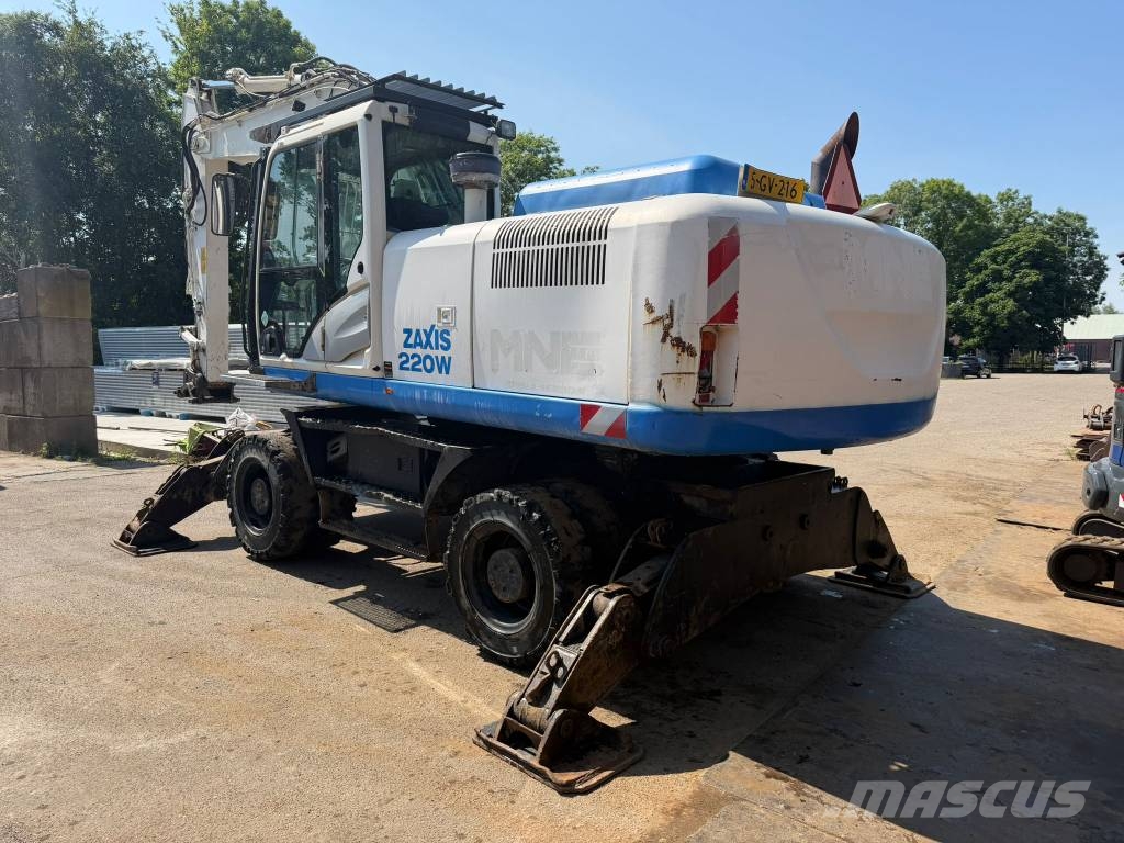 Hitachi ZX220 W-5 outriggers Pelle sur pneus