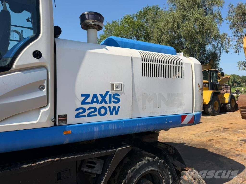 Hitachi ZX220 W-5 outriggers Pelle sur pneus