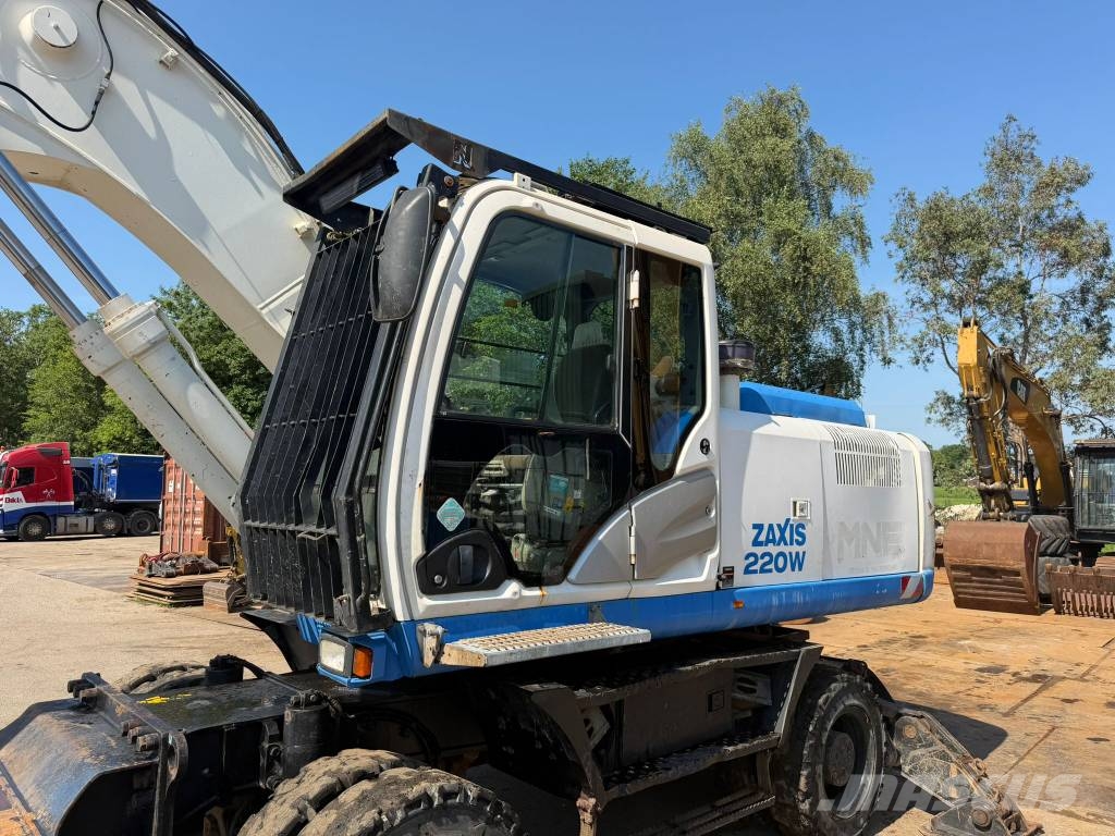 Hitachi ZX220 W-5 outriggers Pelle sur pneus