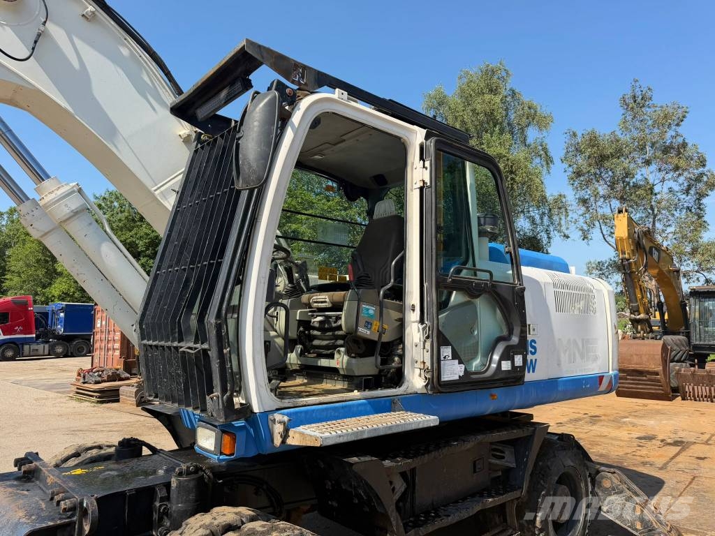 Hitachi ZX220 W-5 outriggers Pelle sur pneus