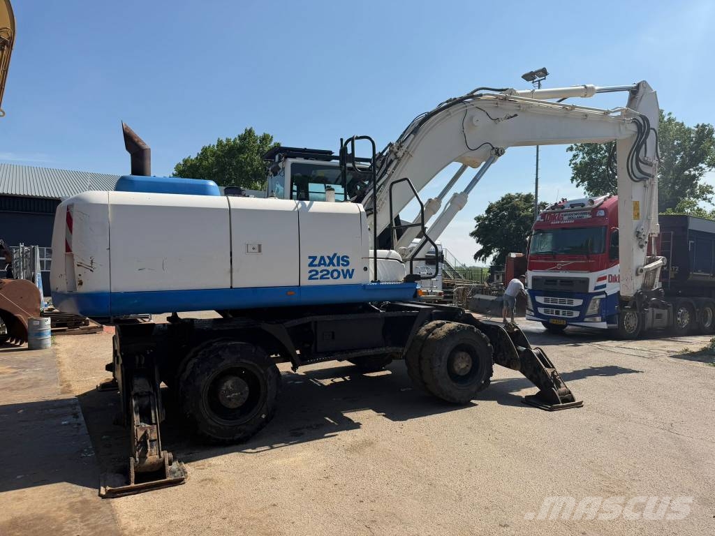 Hitachi ZX220 W-5 outriggers Pelle sur pneus