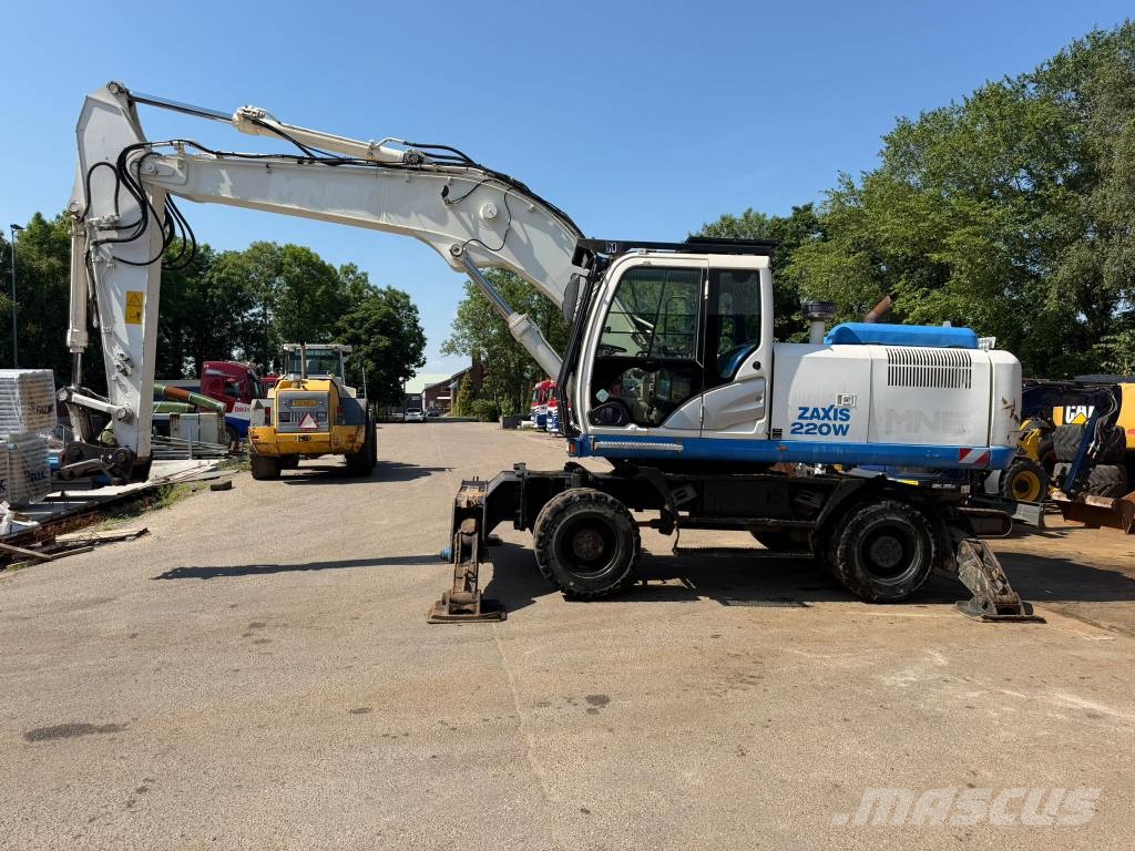 Hitachi ZX220 W-5 outriggers Pelle sur pneus