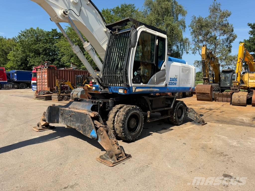Hitachi ZX220 W-5 outriggers Pelle sur pneus