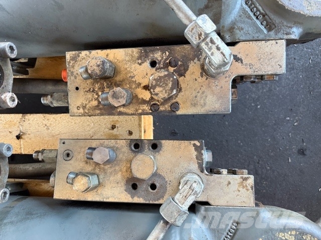 Liebherr LH 26 HYDRAULIC CYLINDER 2 PCS هيدروليات