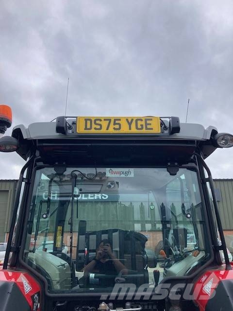 Massey Ferguson 4710M Traktorer