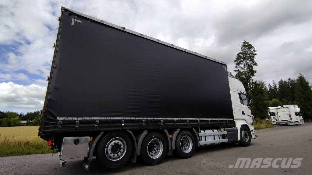 Scania R580 8x4 kapellilava Camiones de caja de lona