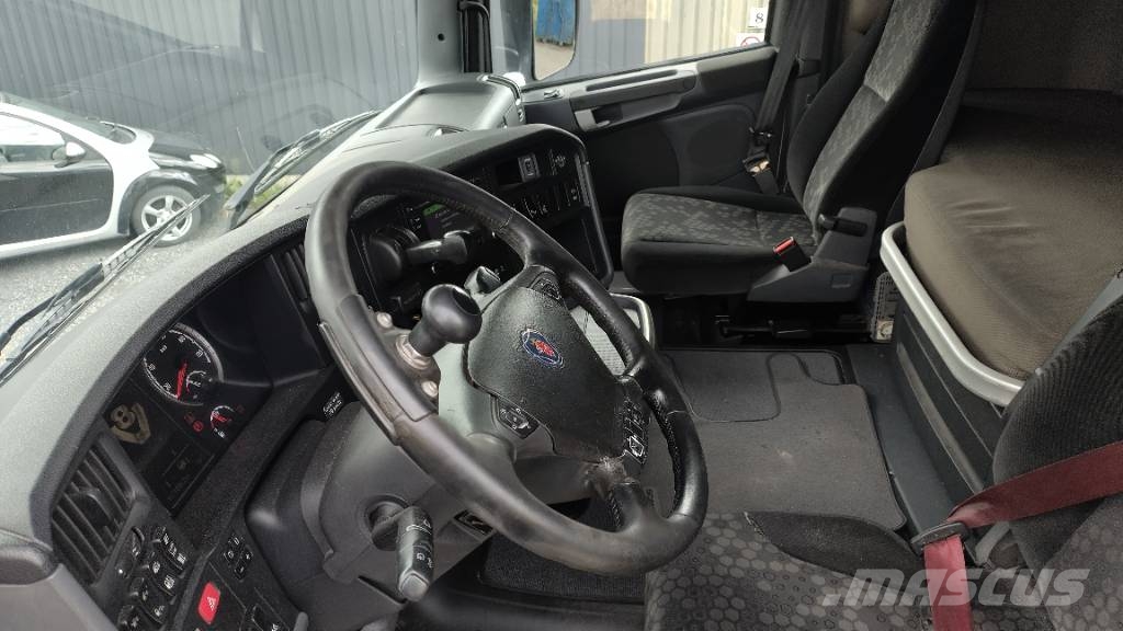 Scania R580 8x4 kapellilava Camiones de caja de lona