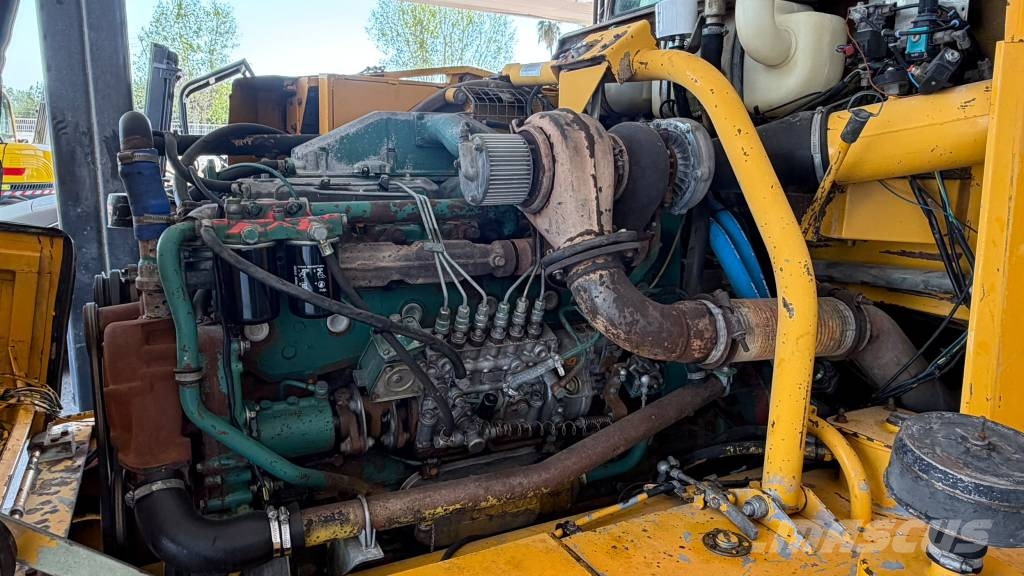 DUMPER VOLVO ARTICULADO A25 6X6 Damperi za gradilište
