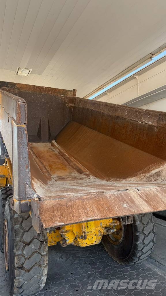 DUMPER VOLVO ARTICULADO A25 6X6 Damperi za gradilište