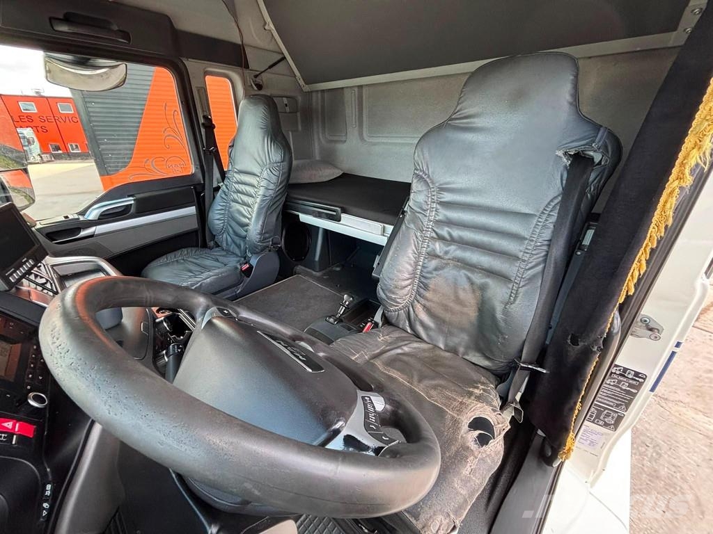 MAN TGS 18.320 4x2 BOX L=7497 mm Camiones con caja de remolque