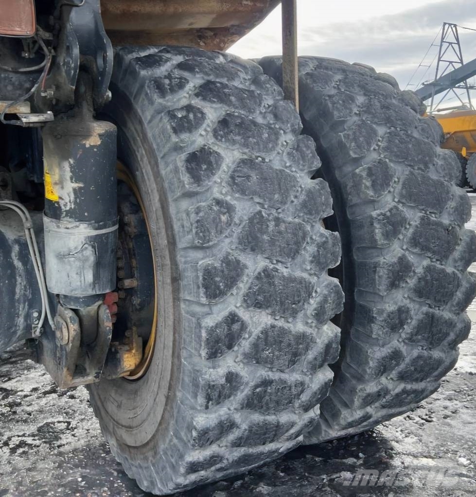 Komatsu 605-7 Твърди самосвали