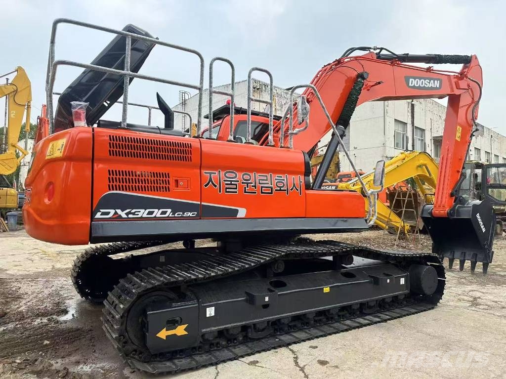 Doosan DX300LC-9C 대형 굴삭기 29톤 이상