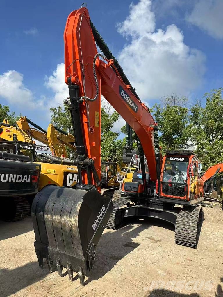 Doosan DX300LC-9C 대형 굴삭기 29톤 이상