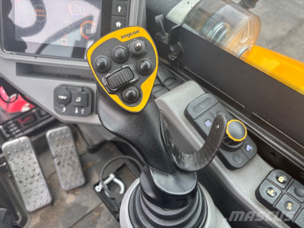 JCB 110 W / Engcon, 2 kauhaa, Rasvari, Hyvät renkaat Pyöräkaivukoneet