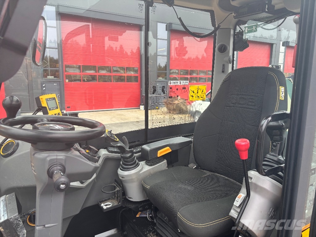 JCB 110 W / Engcon, 2 kauhaa, Rasvari, Hyvät renkaat Pyöräkaivukoneet