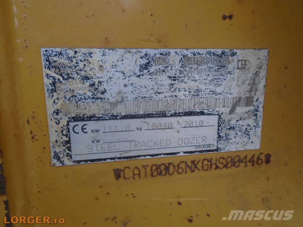 CAT D 6 N LGP بلدوزرات مجنزرة
