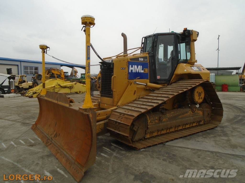CAT D 6 N LGP بلدوزرات مجنزرة