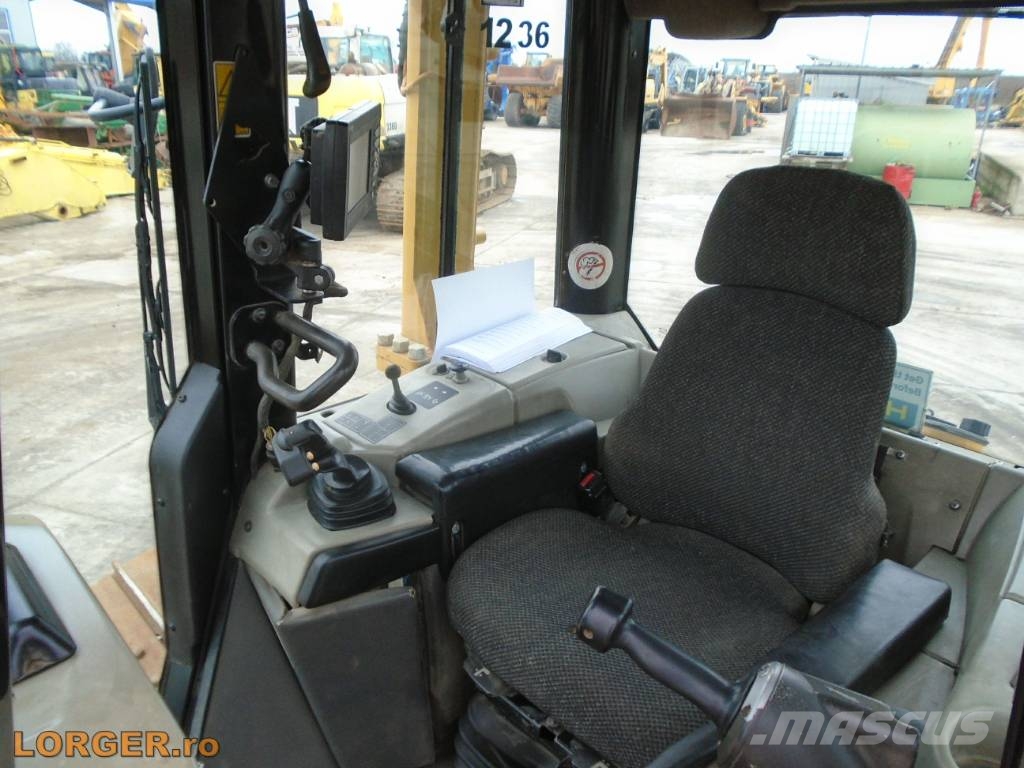 CAT D 6 N LGP بلدوزرات مجنزرة