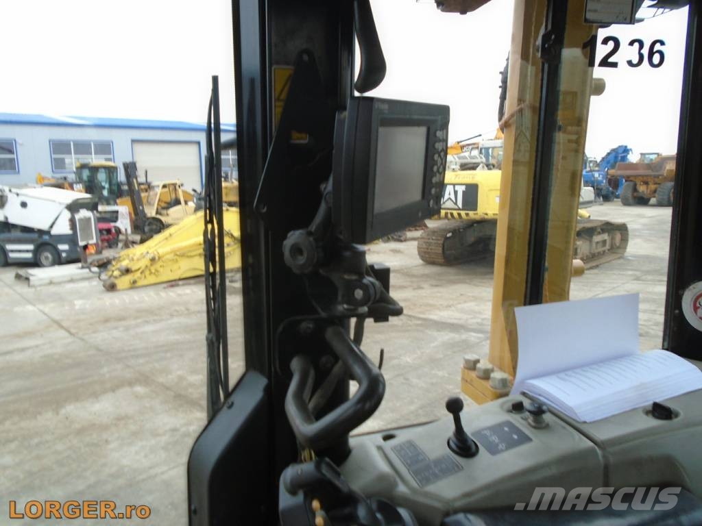 CAT D 6 N LGP بلدوزرات مجنزرة