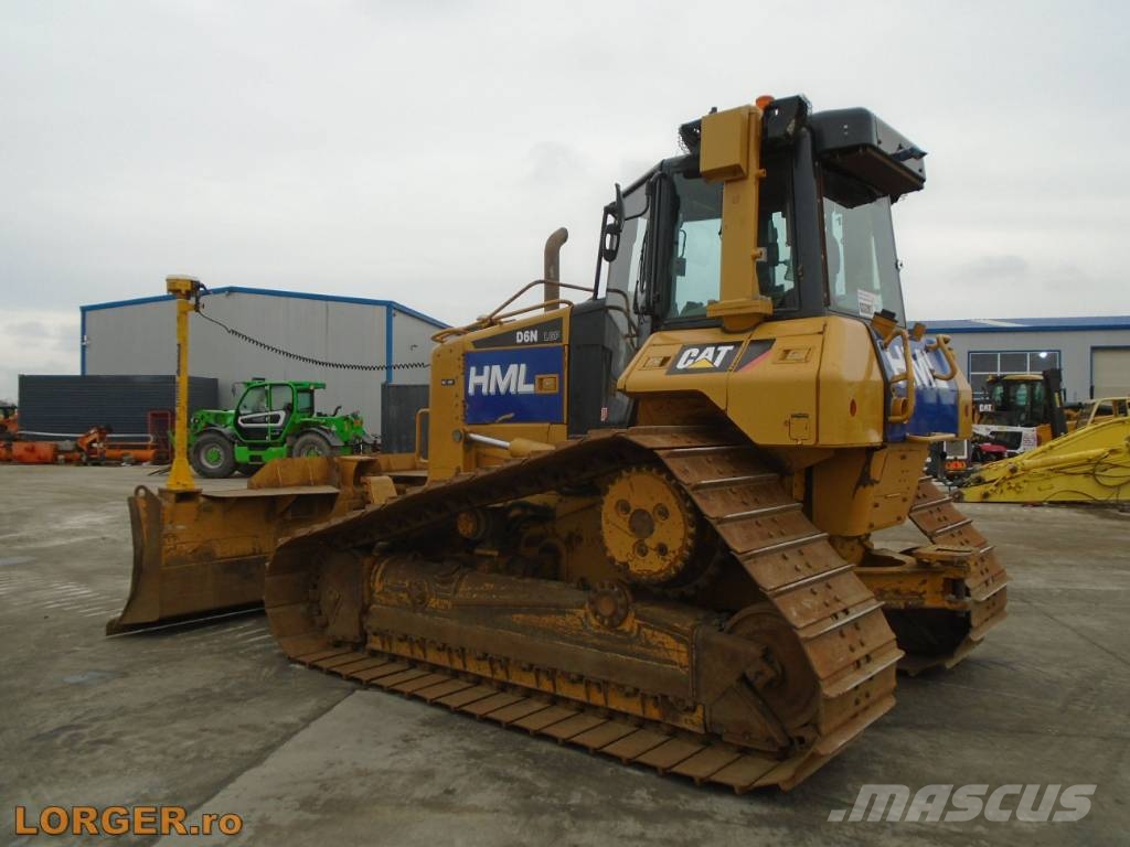 CAT D 6 N LGP بلدوزرات مجنزرة