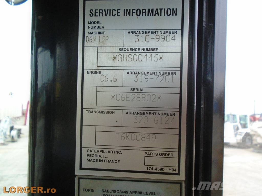 CAT D 6 N LGP بلدوزرات مجنزرة