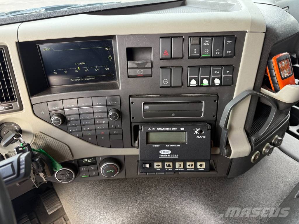 Volvo FM330 6x2*4 Carrier Supra 1050 Nordic Camiones con temperatura controlada