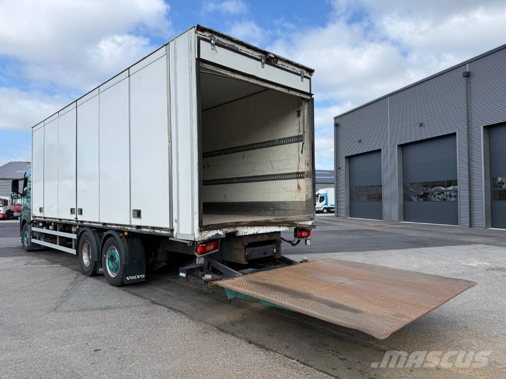 Volvo FM330 6x2*4 Carrier Supra 1050 Nordic Camiones con temperatura controlada