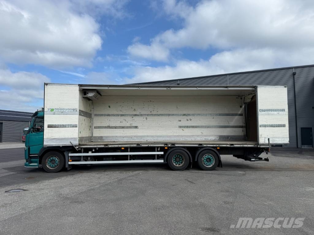 Volvo FM330 6x2*4 Carrier Supra 1050 Nordic Camiones con temperatura controlada