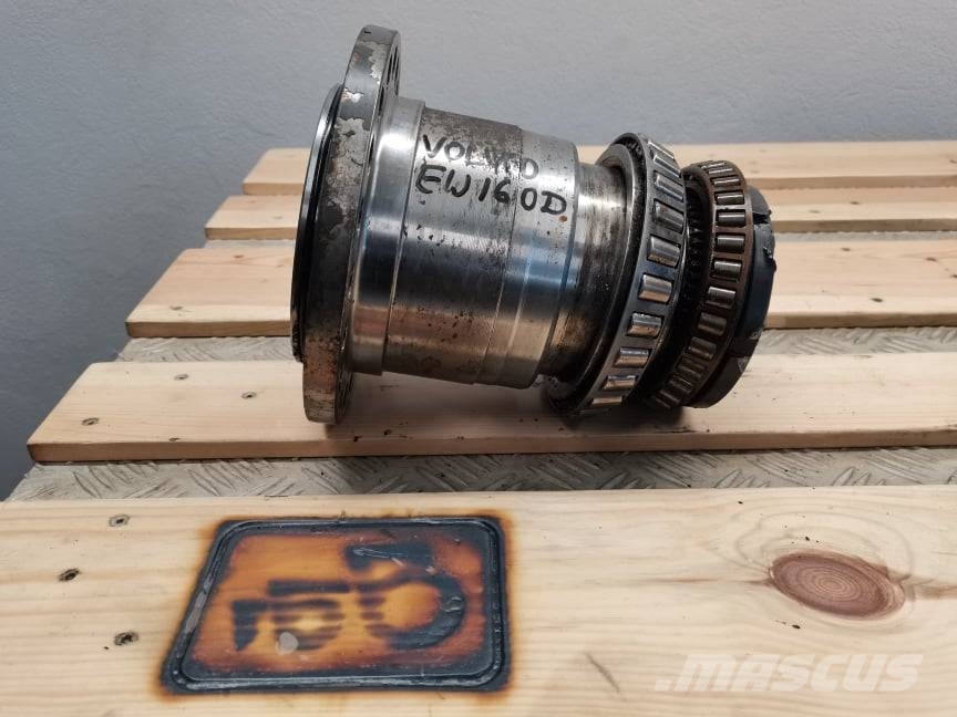 Volvo EW 160B {ZF 4472 422 029} tenon wheel hub Pneumatiky, kola a ráfky