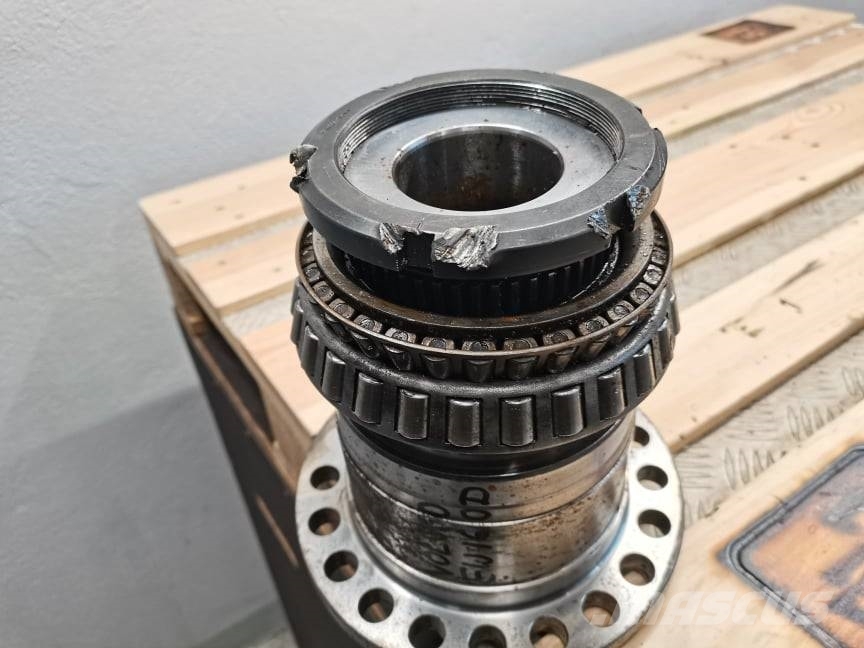 Volvo EW 160B {ZF 4472 422 029} tenon wheel hub Pneumatiky, kola a ráfky