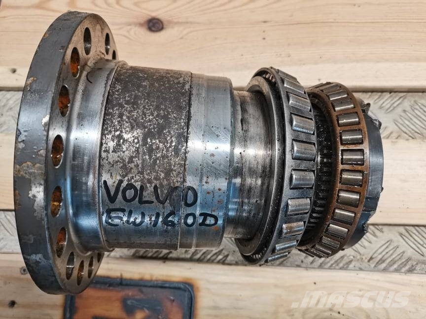 Volvo EW 160B {ZF 4472 422 029} tenon wheel hub Pneumatiky, kola a ráfky