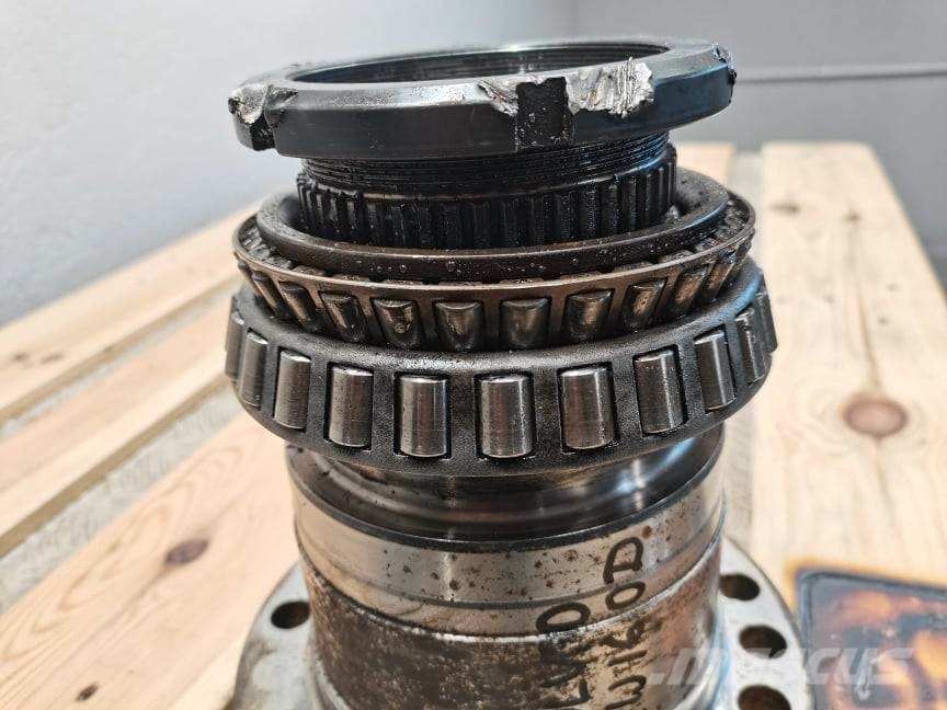 Volvo EW 160B {ZF 4472 422 029} tenon wheel hub Pneumatiky, kola a ráfky