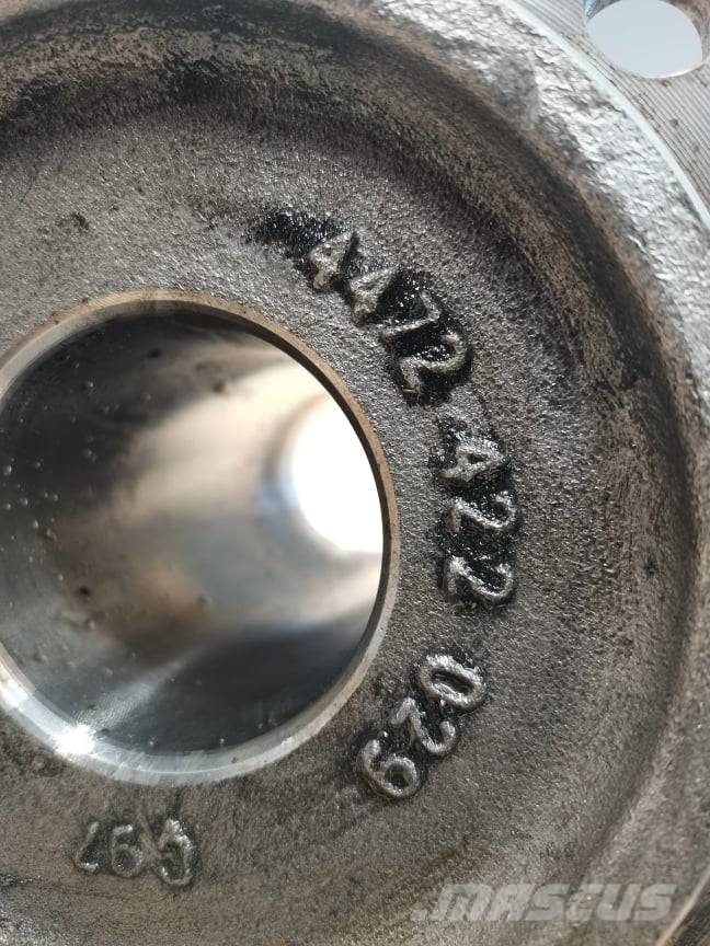 Volvo EW 160B {ZF 4472 422 029} tenon wheel hub Pneumatiky, kola a ráfky