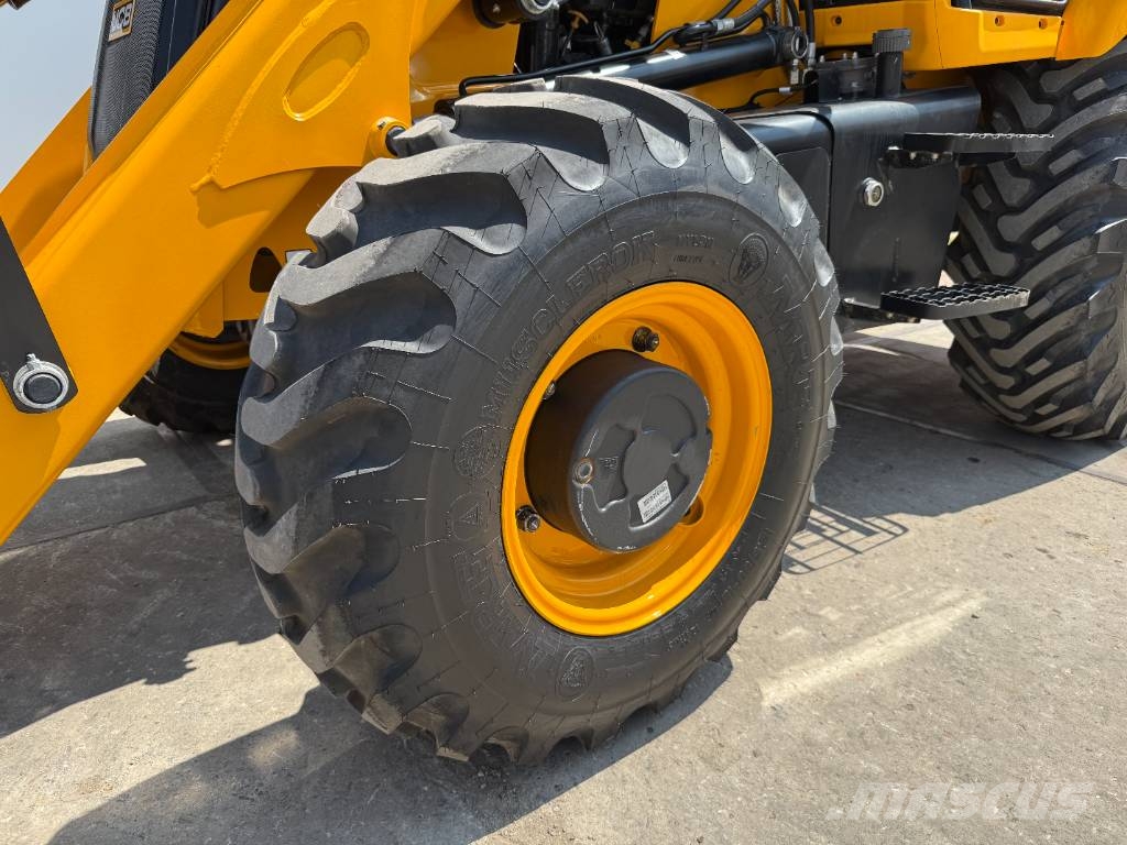 JCB 3DX / 3CX Plus 4WD - New / Unused/ Hammer Lines Buldoexcavatoare
