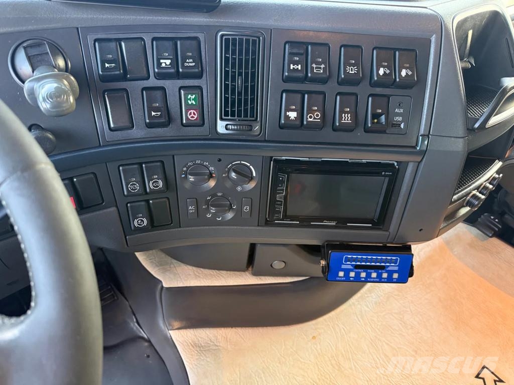 Volvo FH 540 8X2 – HMF 8520-OK6 + FLYJIB FJ2000-K6 + LIE Sattelzugmaschinen