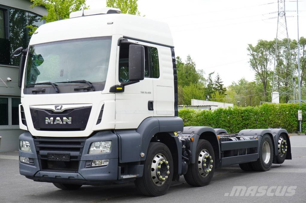 MAN TGS 35.420 8×2 / Chassis 6.4 m / 3 steered axles Chassis Caminhões Cabine