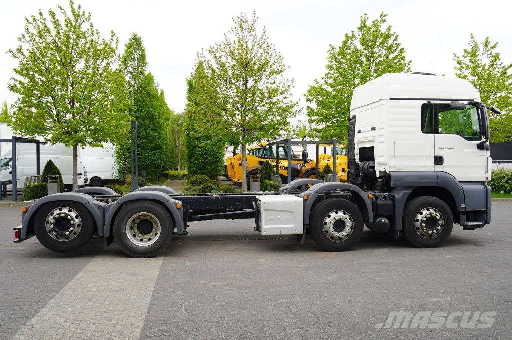 MAN TGS 35.420 8×2 / Chassis 6.4 m / 3 steered axles Chassis Caminhões Cabine