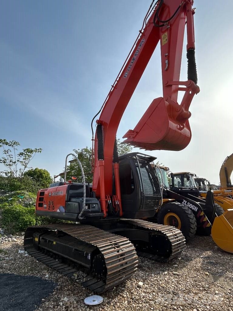 Hitachi ZX 210 حفارات زحافة