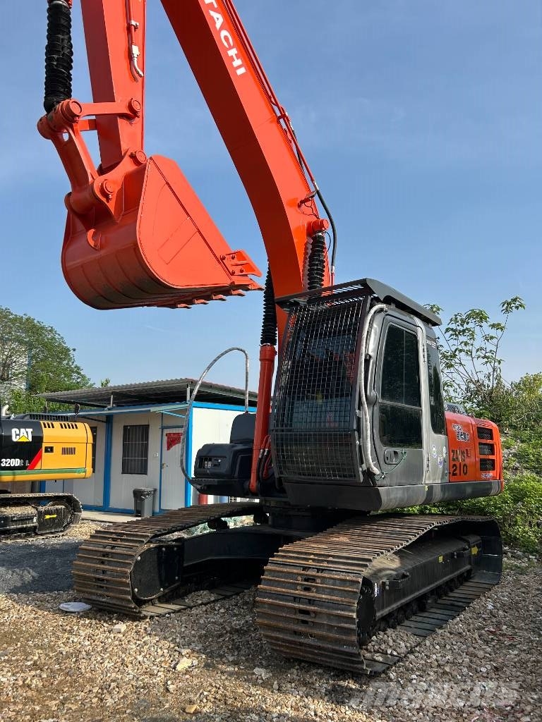 Hitachi ZX 210 حفارات زحافة