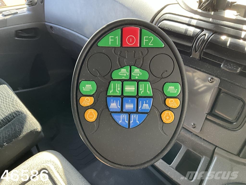 Mercedes-Benz Atego 1321 Euro 6 Scarab Merlin Links en rechts ve Kamioni za čišćenje ulica