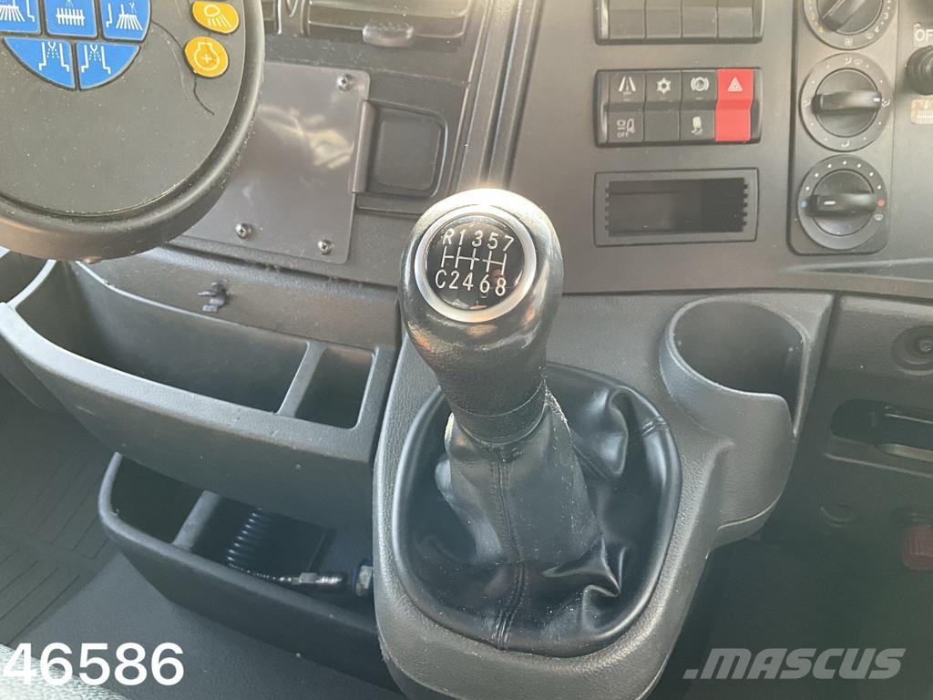 Mercedes-Benz Atego 1321 Euro 6 Scarab Merlin Links en rechts ve Kehrmaschine