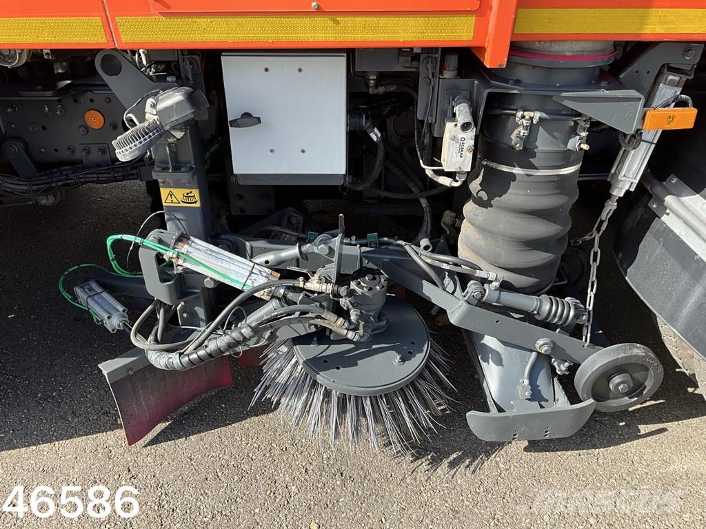 Mercedes-Benz Atego 1321 Euro 6 Scarab Merlin Links en rechts ve Kehrmaschine