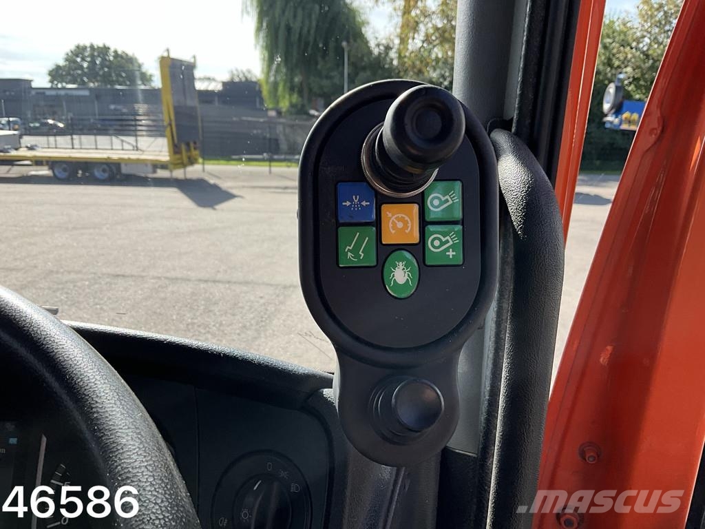 Mercedes-Benz Atego 1321 Euro 6 Scarab Merlin Links en rechts ve Kehrmaschine