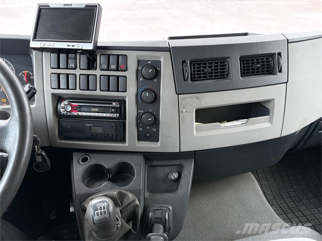 Volvo FL240 4x2 Camiones con caja de remolque