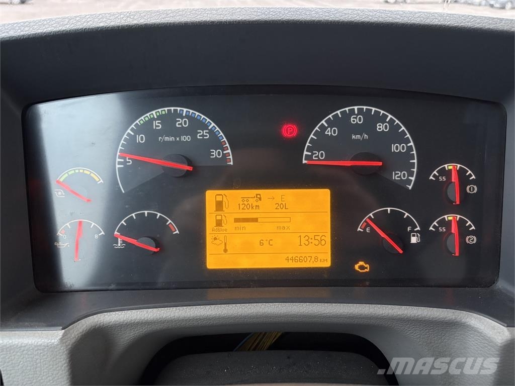 Volvo FL240 4x2 Camiones con caja de remolque