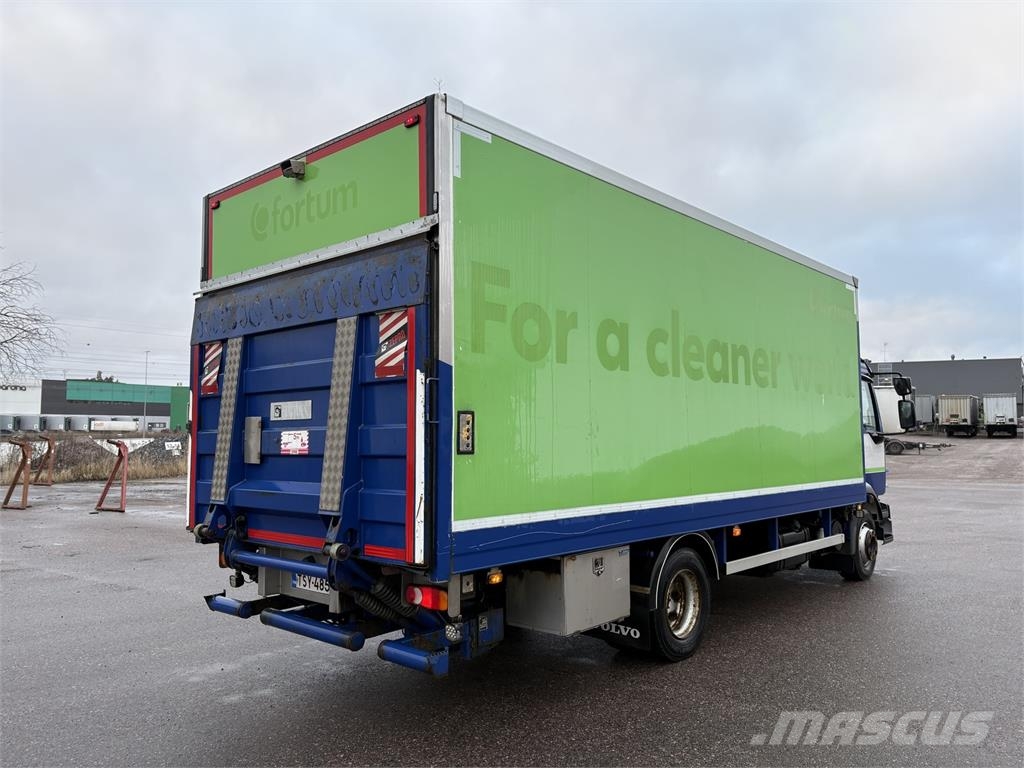 Volvo FL240 4x2 Camiones con caja de remolque